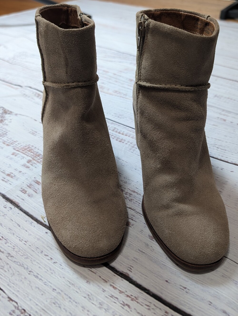 Lucky Brand Taupe Suede Wedge Ankle Booties Side Zip Stacked Heel 7.5M - Picture 3 of 8